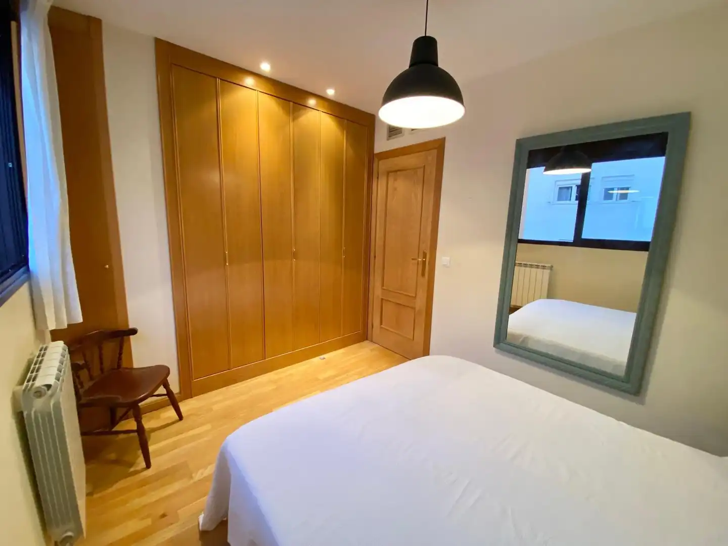 Habitación de Piso de alquiler en  Zaragoza Capital con Calefacción, Parquet y Amueblado