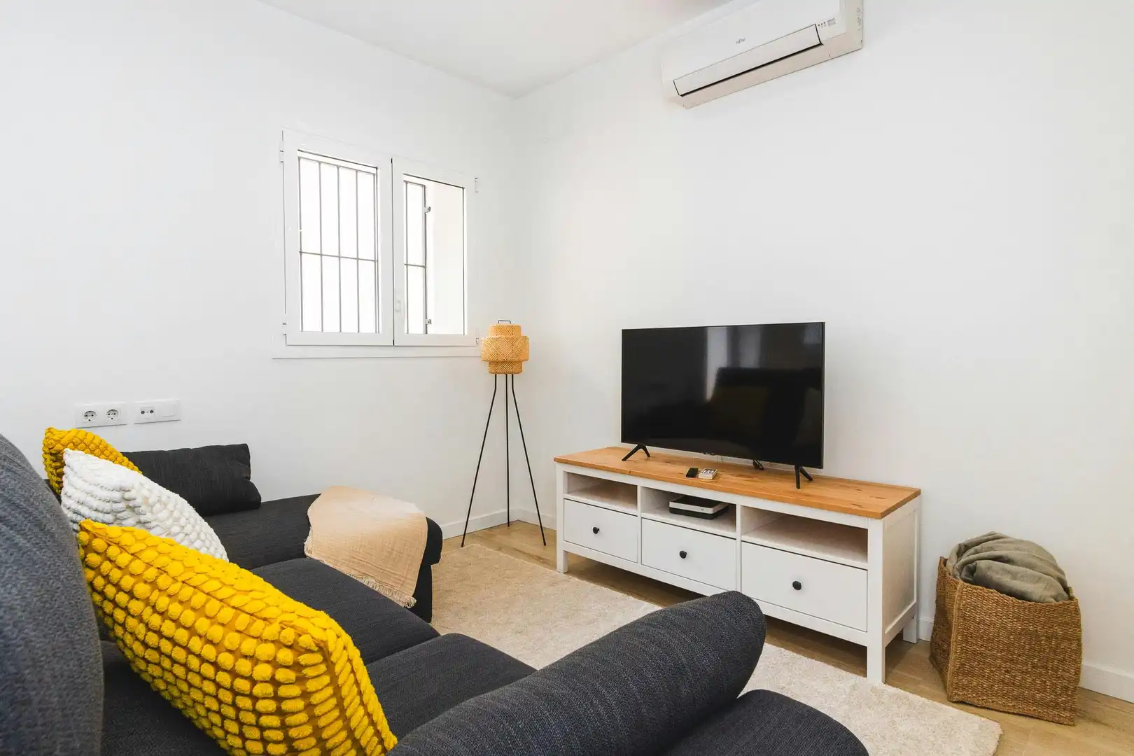 Living room of Flat for rent in Barcelona  with Air Conditioner, Heating and Furnished