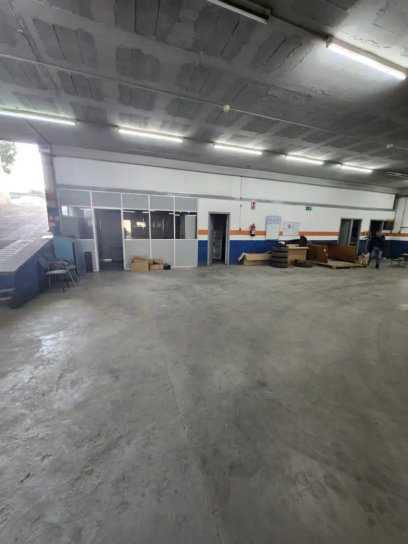 Fabrikhallen zum Verkauf in Sant Esteve Sesrovires