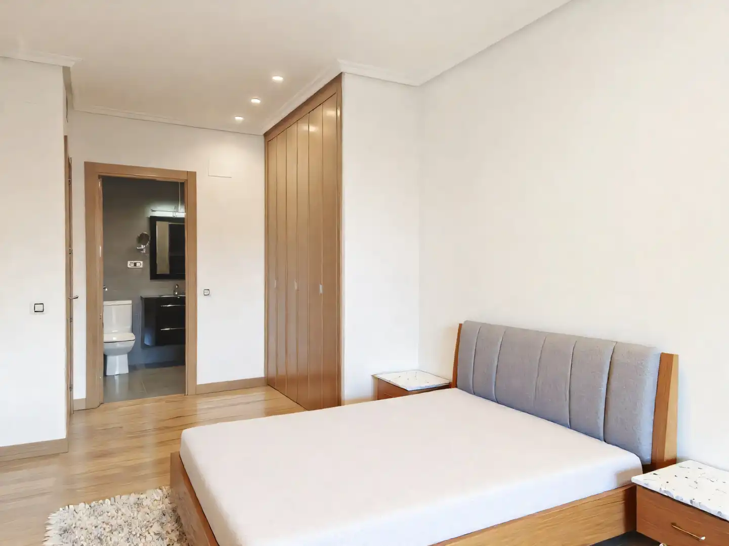 Habitación de Piso en venta en  Logroño con Aire acondicionado, Calefacción y Jardín privado