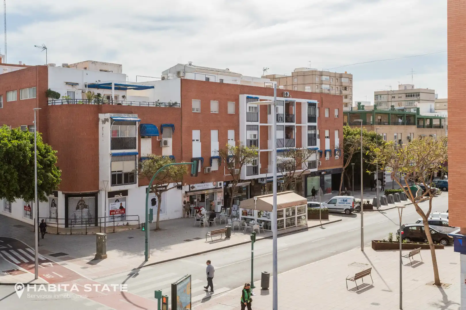 Vista exterior de Casa o xalet en venda en Almería amb Terrassa i Traster