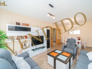 Terraced house with pool for sale in Calle Torrijos