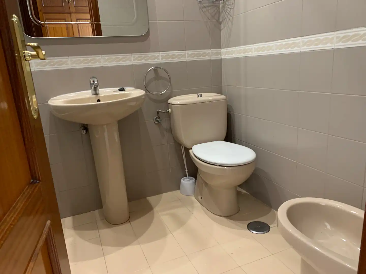 Bathroom of Flat for rent in Madrid  with Oven and Washing machine