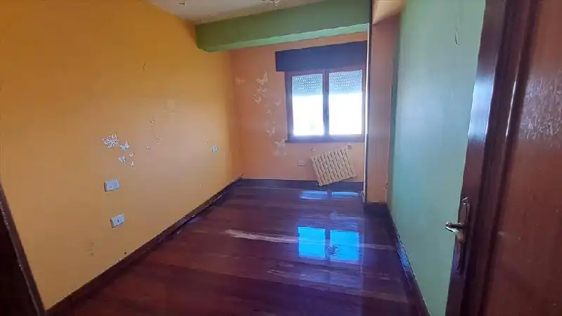 Bedroom of Flat for sale in Burela