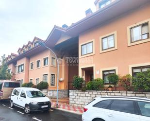 Exterior view of Flat for sale in Moralzarzal  with Air Conditioner, Heating and Parquet flooring