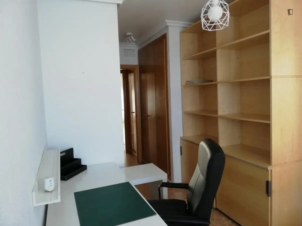 Apartament per a compartir en Valencia amb Aire condicionat, Moblat i Forn