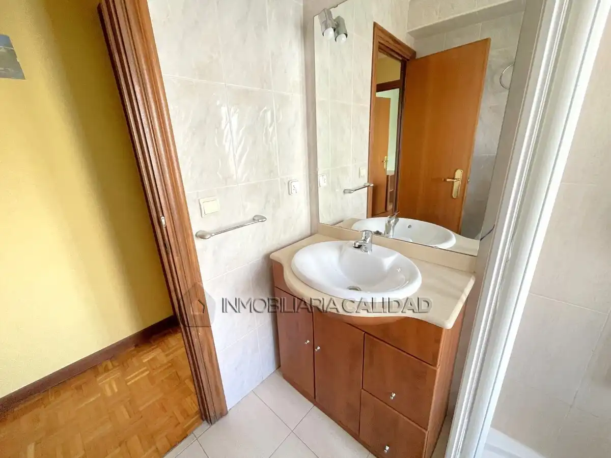 Bathroom of Flat for rent in Burgos  with Heating and Furnished