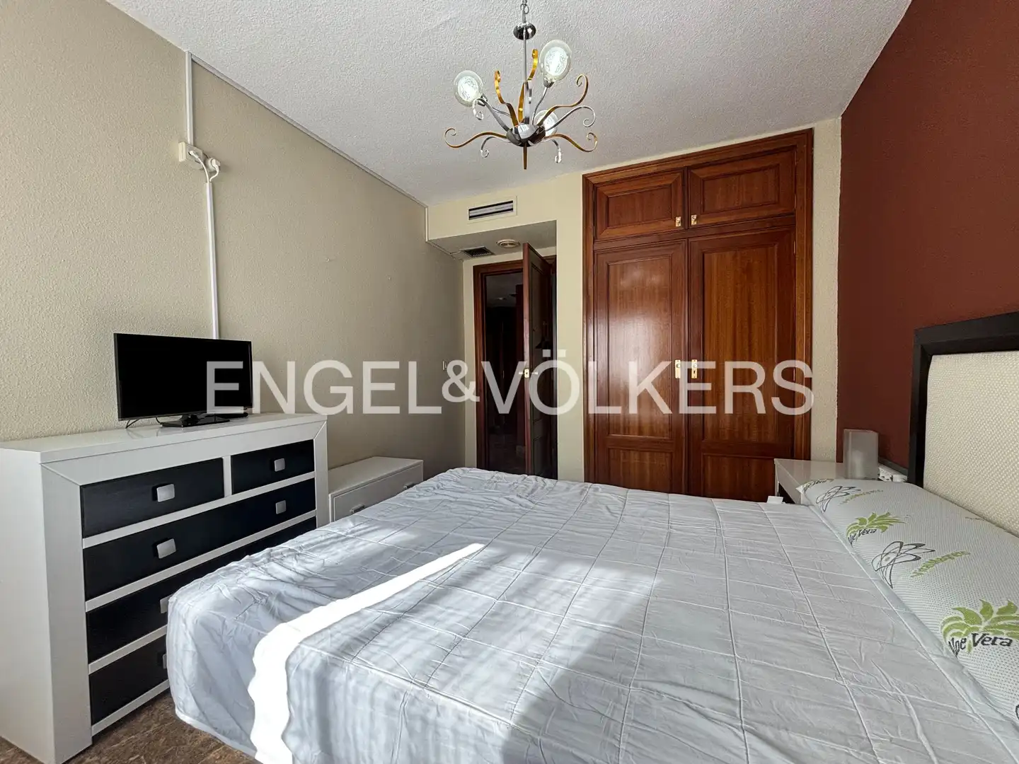 Schlafzimmer von Wohnung zur Miete in Valencia mit Klimaanlage, Heizung und Balkon