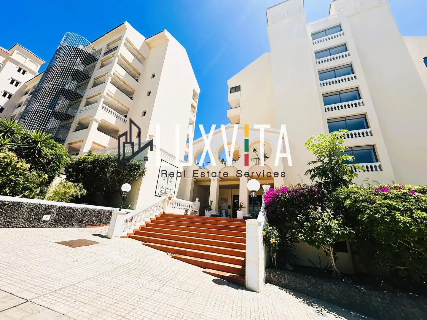Vista exterior de Apartament en venda en Arona amb Jardí privat, Terrassa i Moblat