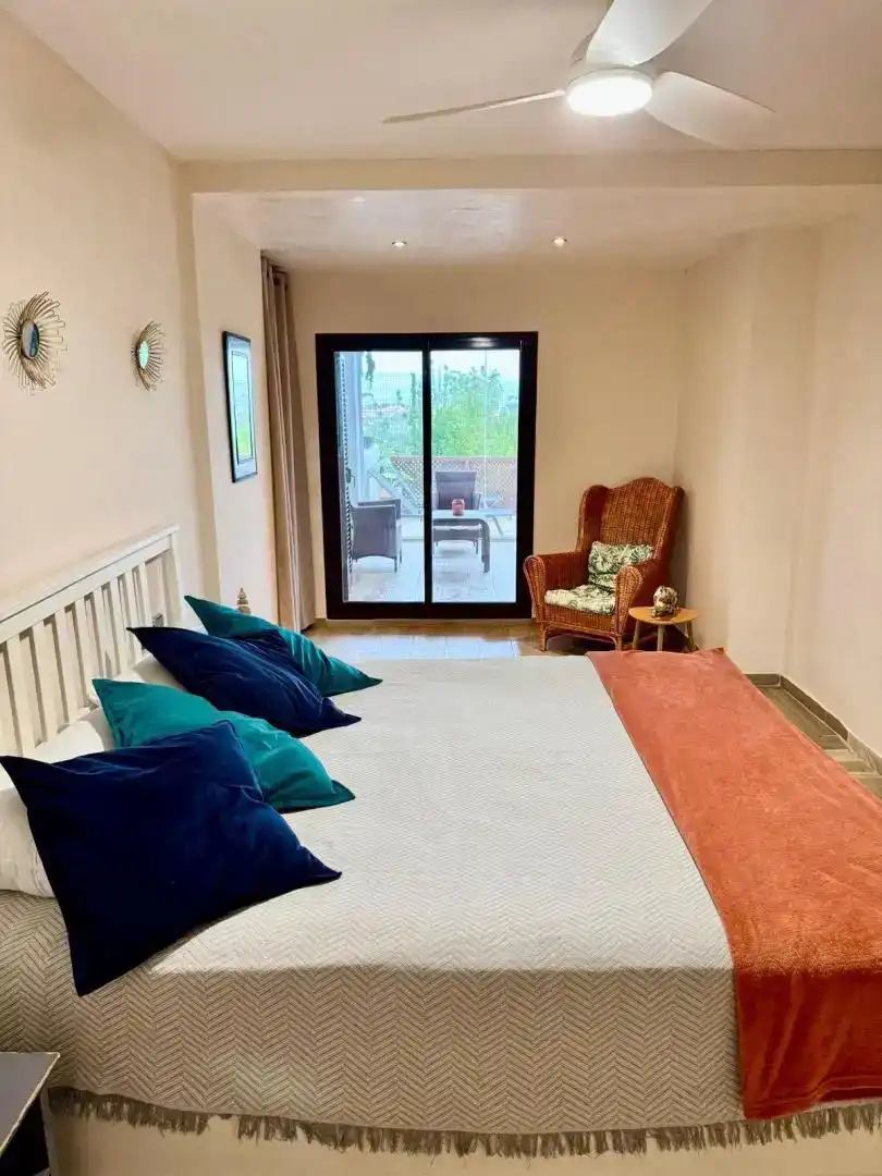 Schlafzimmer von Wohnungen zum Verkauf in Casares mit Klimaanlage, Schwimmbad und Balkon