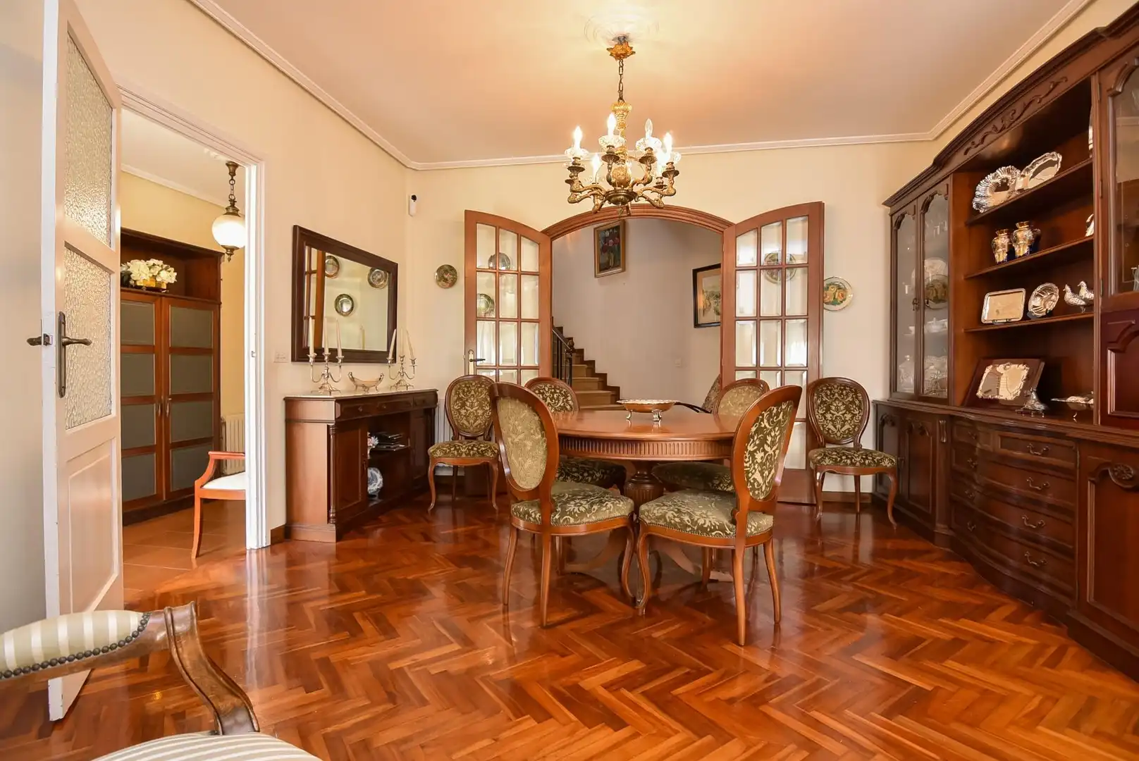 Menjador de Casa o xalet en venda en A Coruña Capital  amb Calefacció, Jardí privat i Parquet