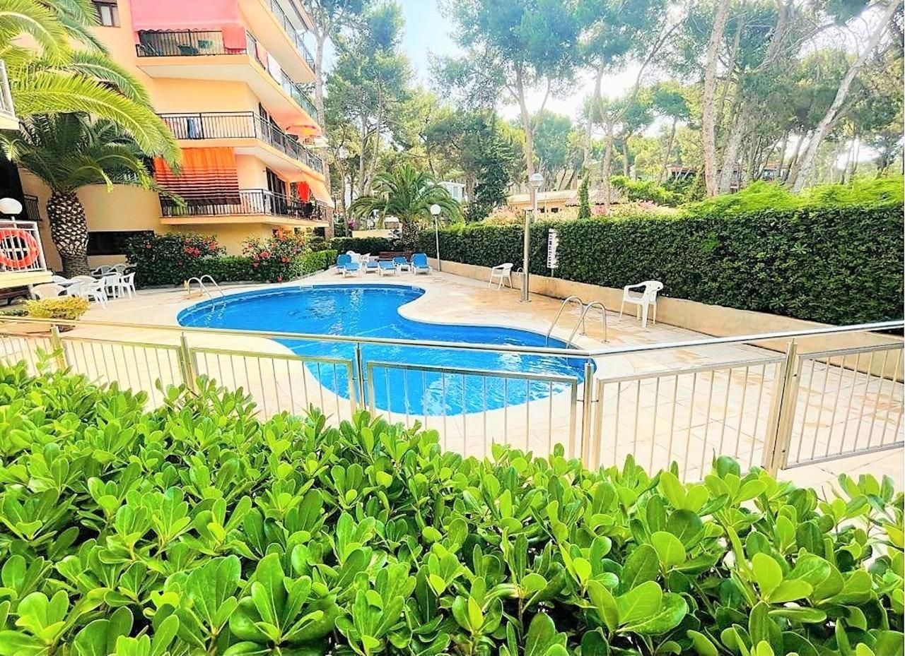 Swimming pool of Apartment for sale in Salou  with Air Conditioner, Swimming Pool and Balcony