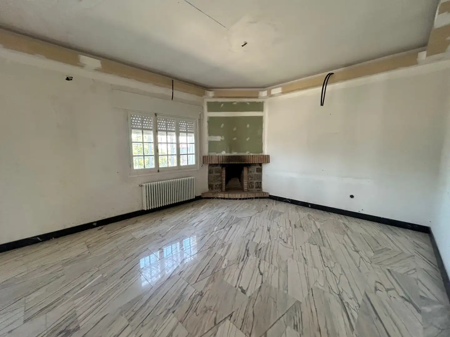 Sala d'estar de Casa o xalet en venda en San Cristóbal de Segovia amb Calefacció, Jardí privat i Terrassa