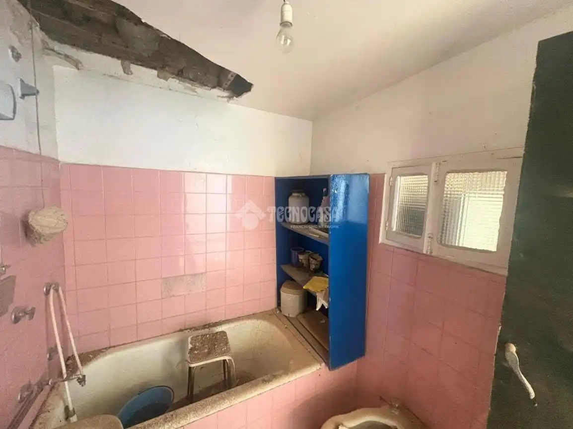Baño de Casa adosada en venta en Sanlúcar la Mayor