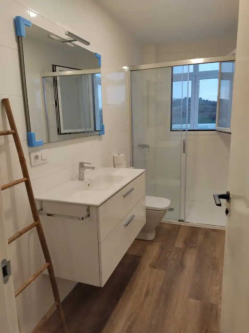 Bathroom of Flat for rent in Santiago de Compostela   with Furnished