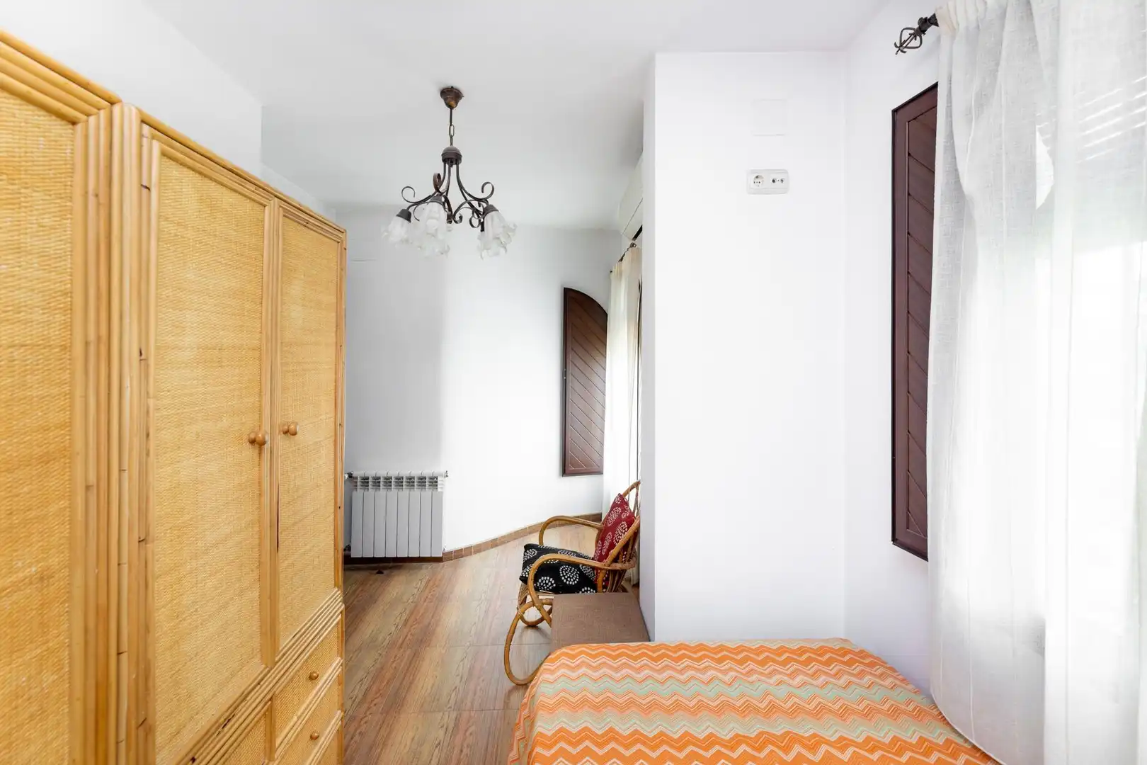 Dormitori de Casa adosada en venda en Peligros amb Aire condicionat, Jardí privat i Terrassa