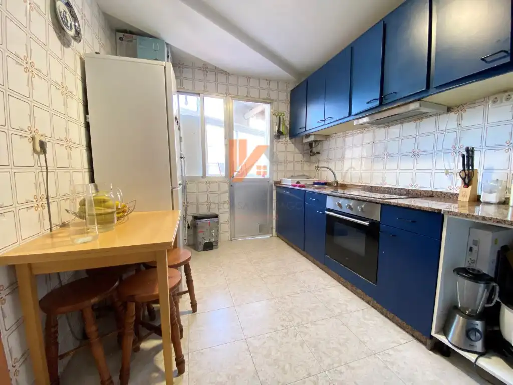 Cocina de Piso en venta en Santiago de Compostela  con Amueblado y Horno