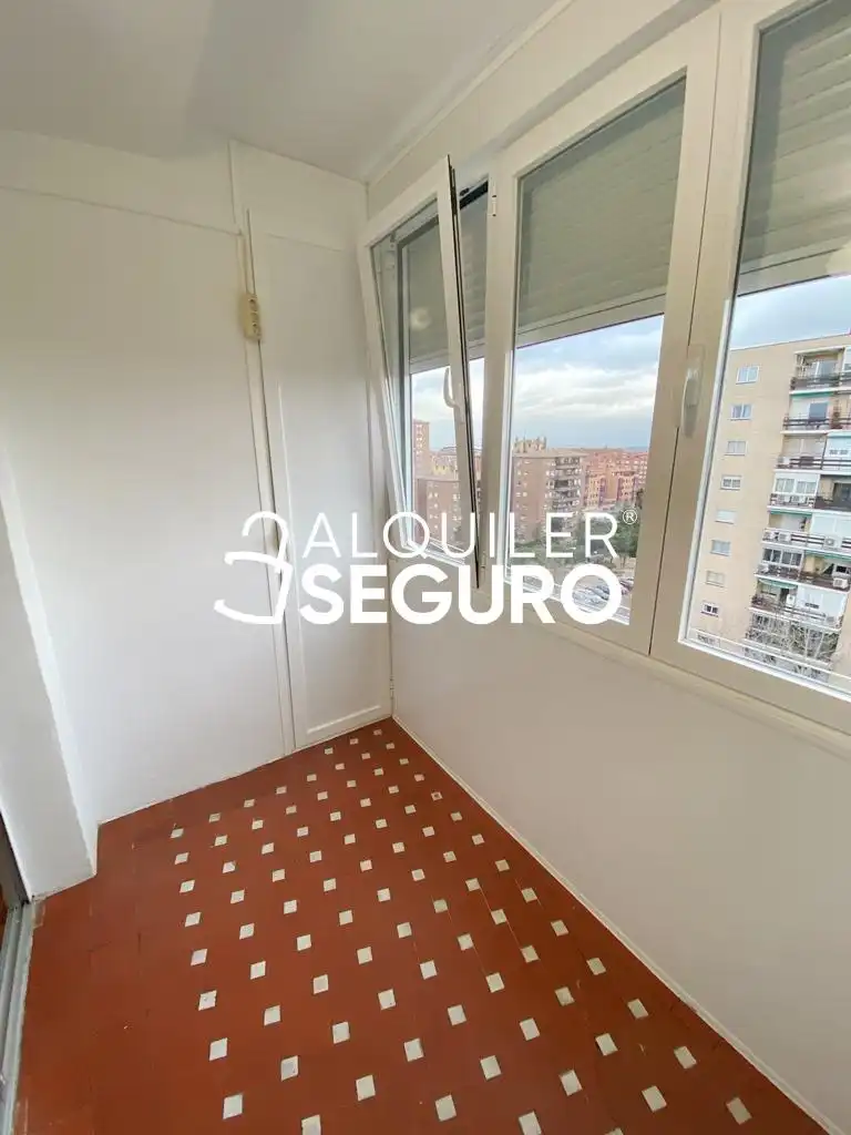 Dormitori de Pis de lloguer en Madrid amb Aire condicionat, Calefacció i Terrassa