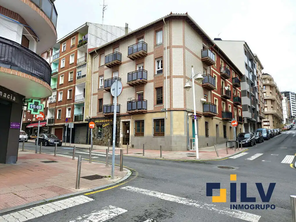 Vista exterior de Pis en venda en Santurtzi  amb Calefacció i Balcó