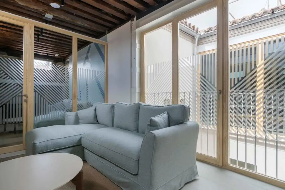Living room of Houses for share in Madrid  with Heating, Furnished and Oven