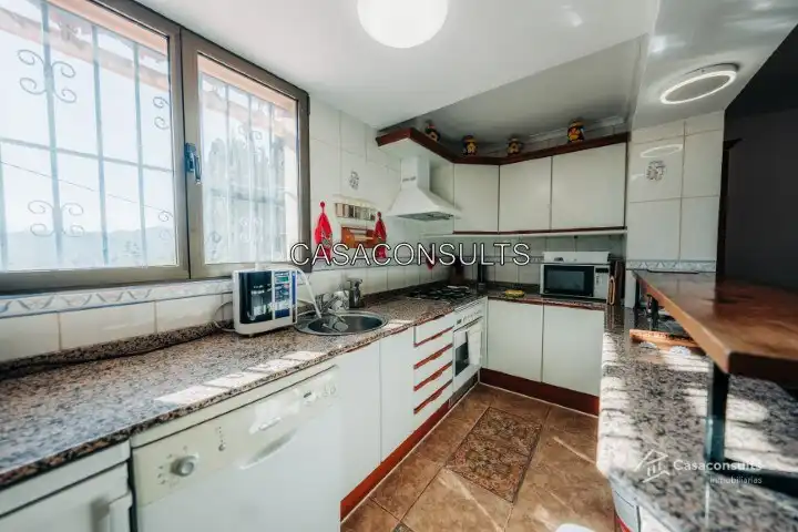 Cuina de Casa o xalet en venda en Sierra Engarcerán amb Aire condicionat, Calefacció i Jardí privat