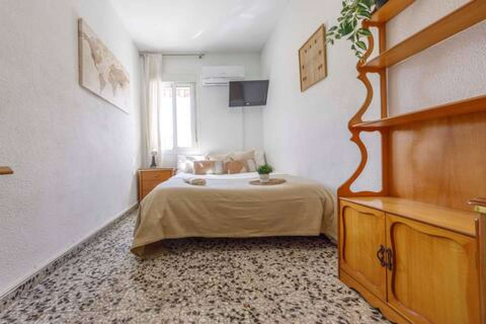 Bedroom of Flat to share in  Valencia Capital  with Air Conditioner, Heating and Terrace