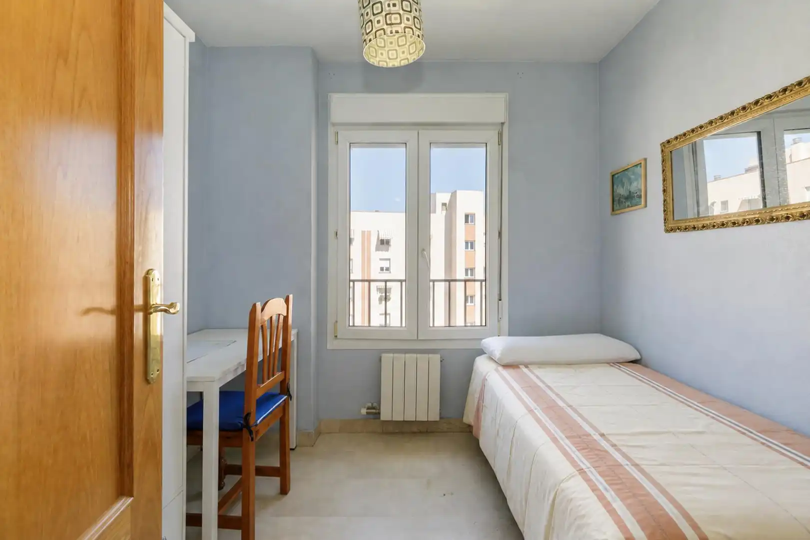 Habitación de Apartamento en venta en Granada con Piscina comunitaria