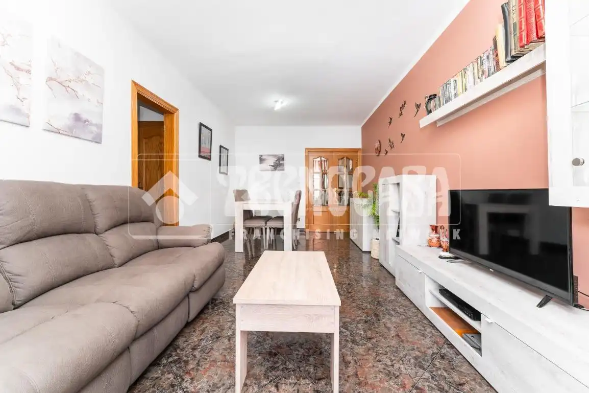 Sala d'estar de Pis en venda en Sant Joan Despí amb Aire condicionat, Terrassa i Balcó