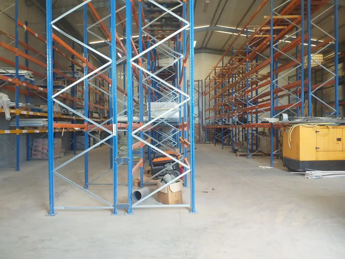 Industrial buildings for rent in Arona