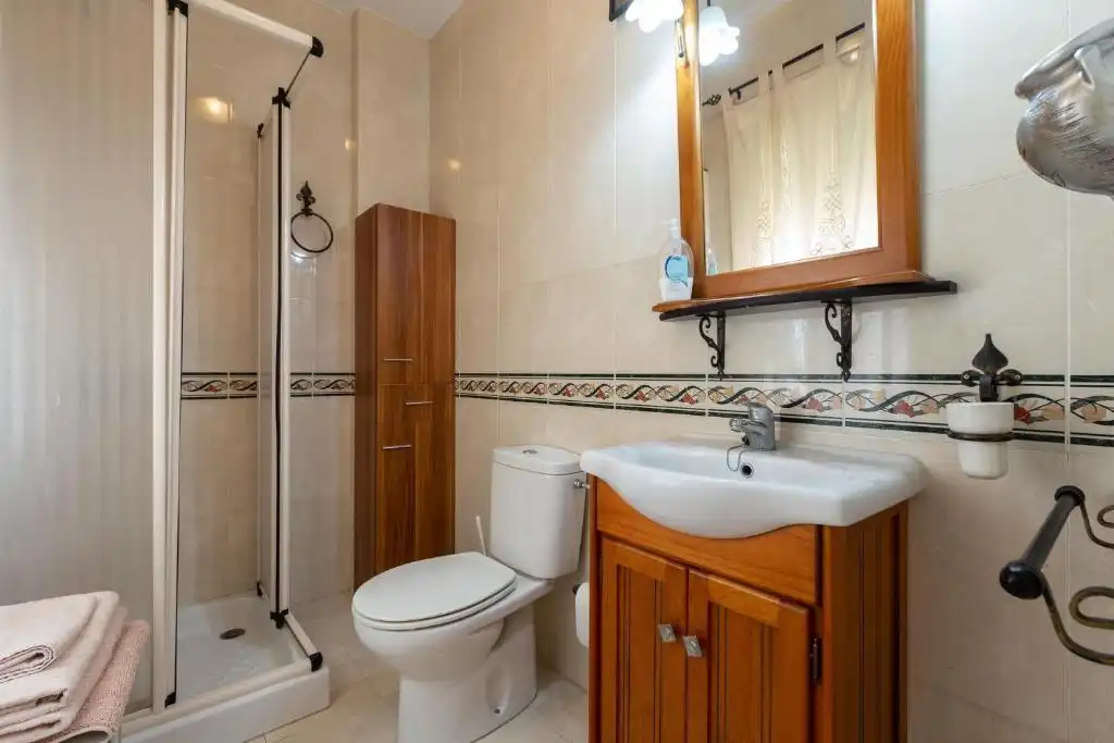 Bathroom of Attic for sale in Fuengirola  with Air Conditioner, Terrace and Oven