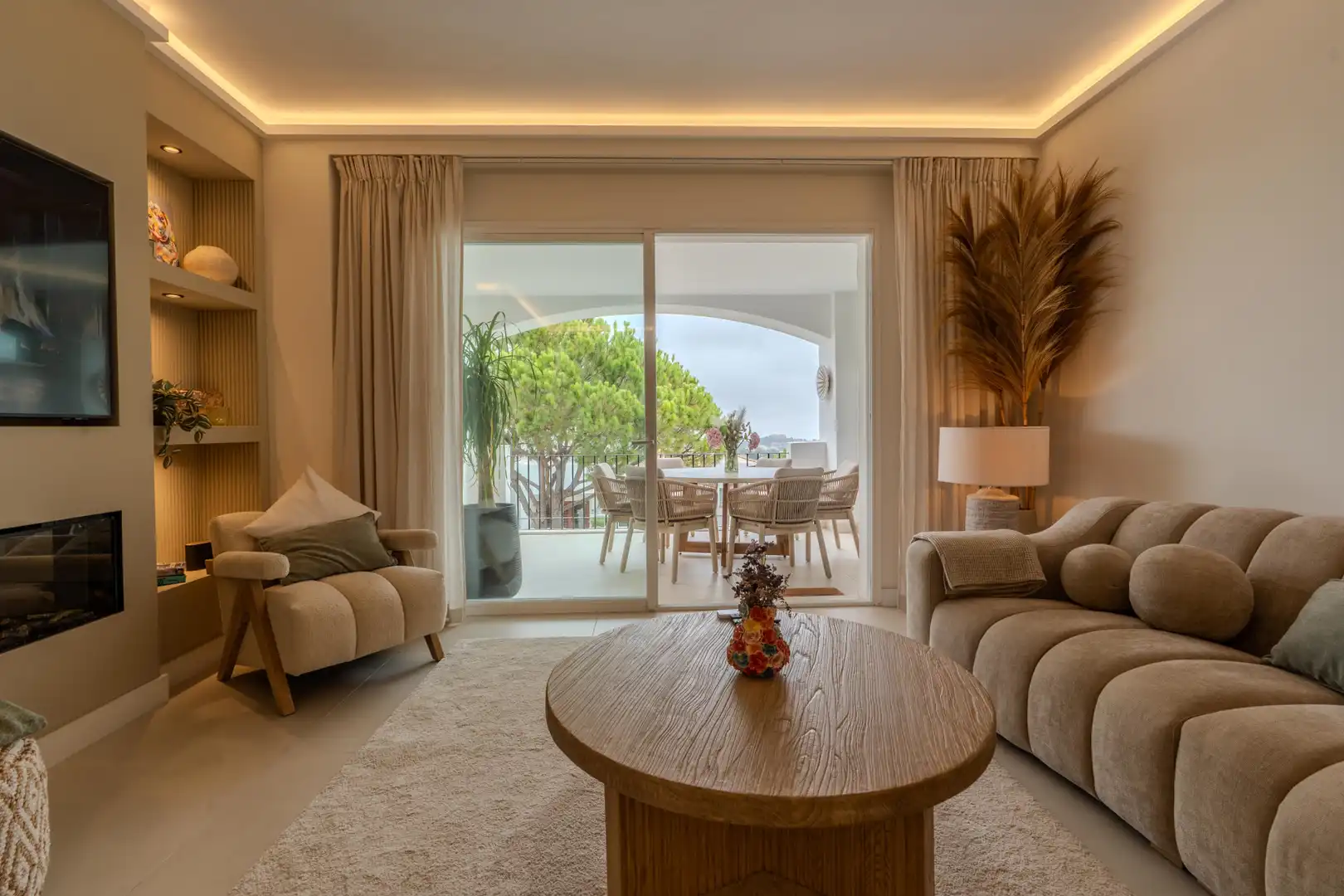 Sala de estar de Apartamento de alquiler en Benahavís con Aire acondicionado, Terraza y Piscina