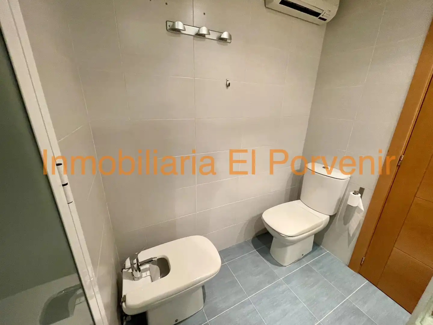 Badezimmer von Wohnung zur Miete in Aldaia mit Klimaanlage und Parkett