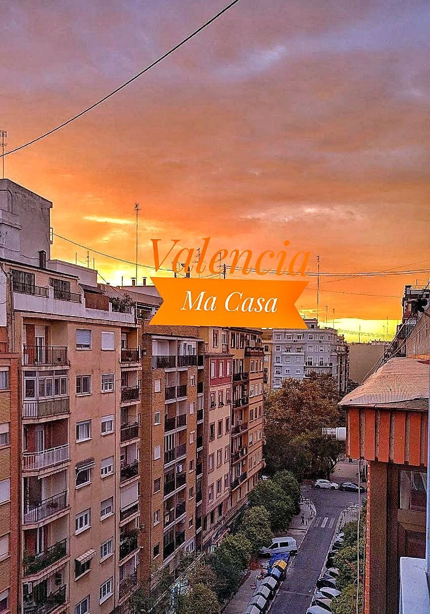 Exterior view of Flat to rent in  Valencia Capital  with Air Conditioner, Heating and Furnished
