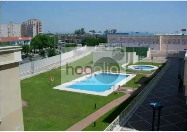 Piscina de Estudio de alquiler en Sevilla con Aire acondicionado, Terraza y Piscina