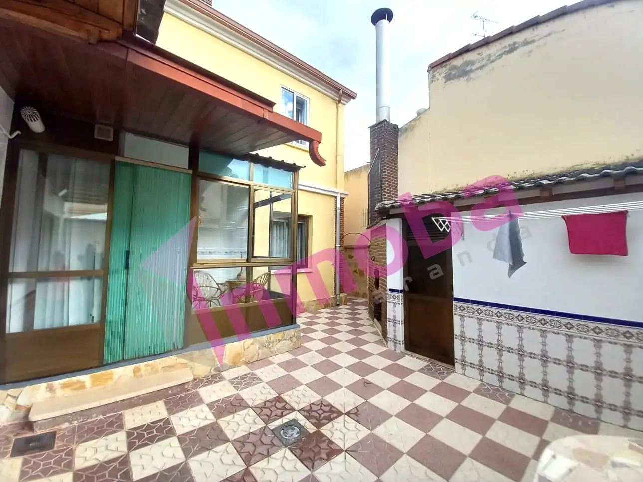 Vista exterior de Casa o xalet en venda en Aranda de Duero amb Calefacció, Jardí privat i Parquet