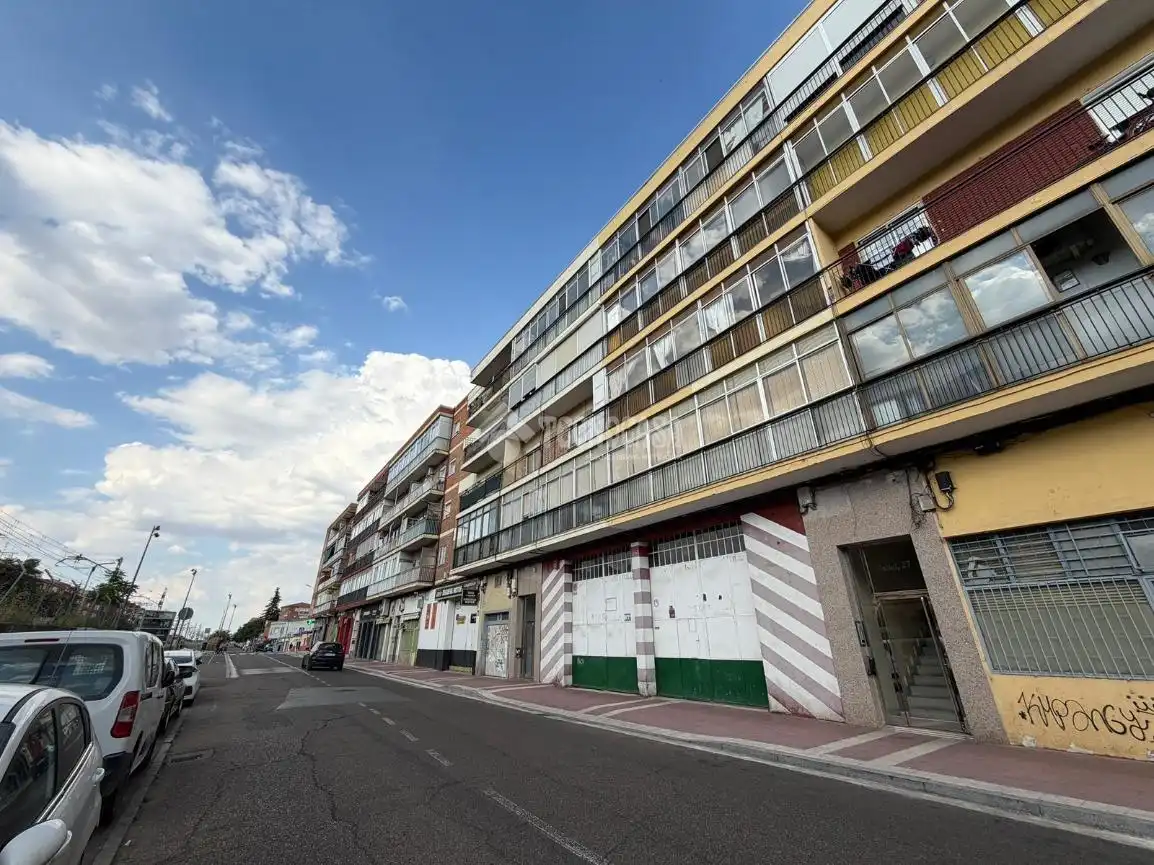 Vista exterior de Local en venda en Valladolid
