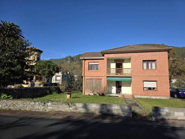 Casa-chalet en Venta en La Cueva en Castañeda