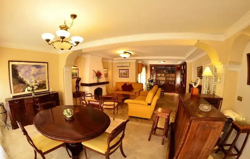 Sala d'estar de Casa o xalet en venda en Alhaurín de la Torre amb Aire condicionat, Calefacció i Jardí privat