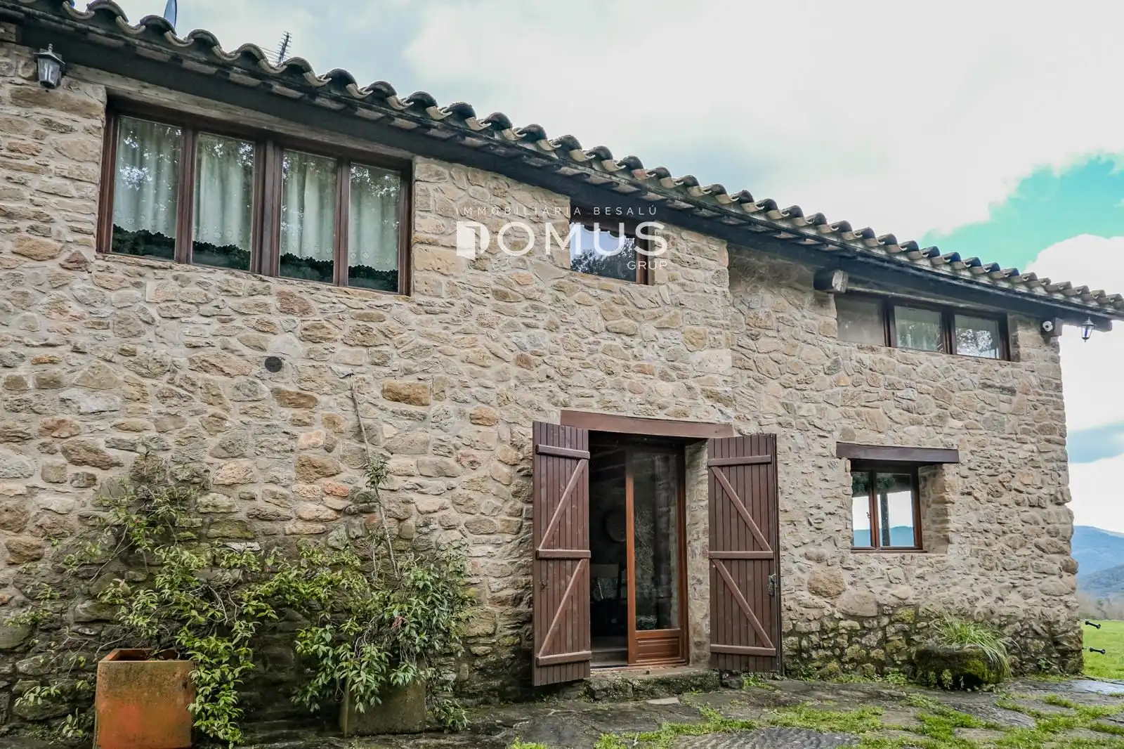 Vista exterior de Finca rústica en venta en Santa Pau con Calefacción, Parquet y Piscina