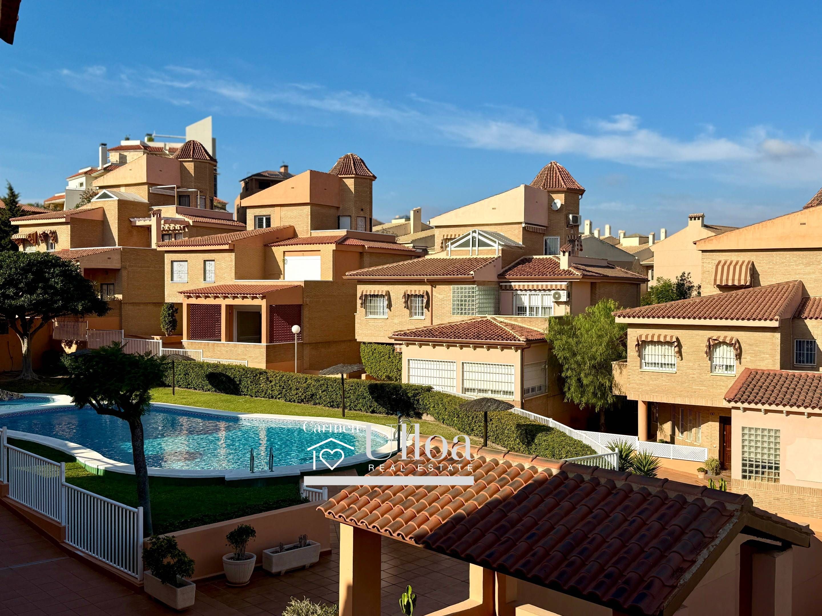 Vista exterior de Casa adosada en venta en Alicante / Alacant con Calefacción, Jardín privado y Terraza