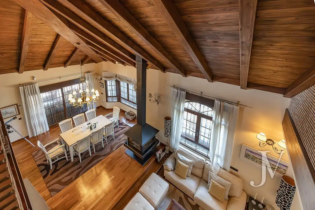 Sala de estar de Casa o chalet en venta en El Casar con Aire acondicionado, Calefacción y Jardín privado