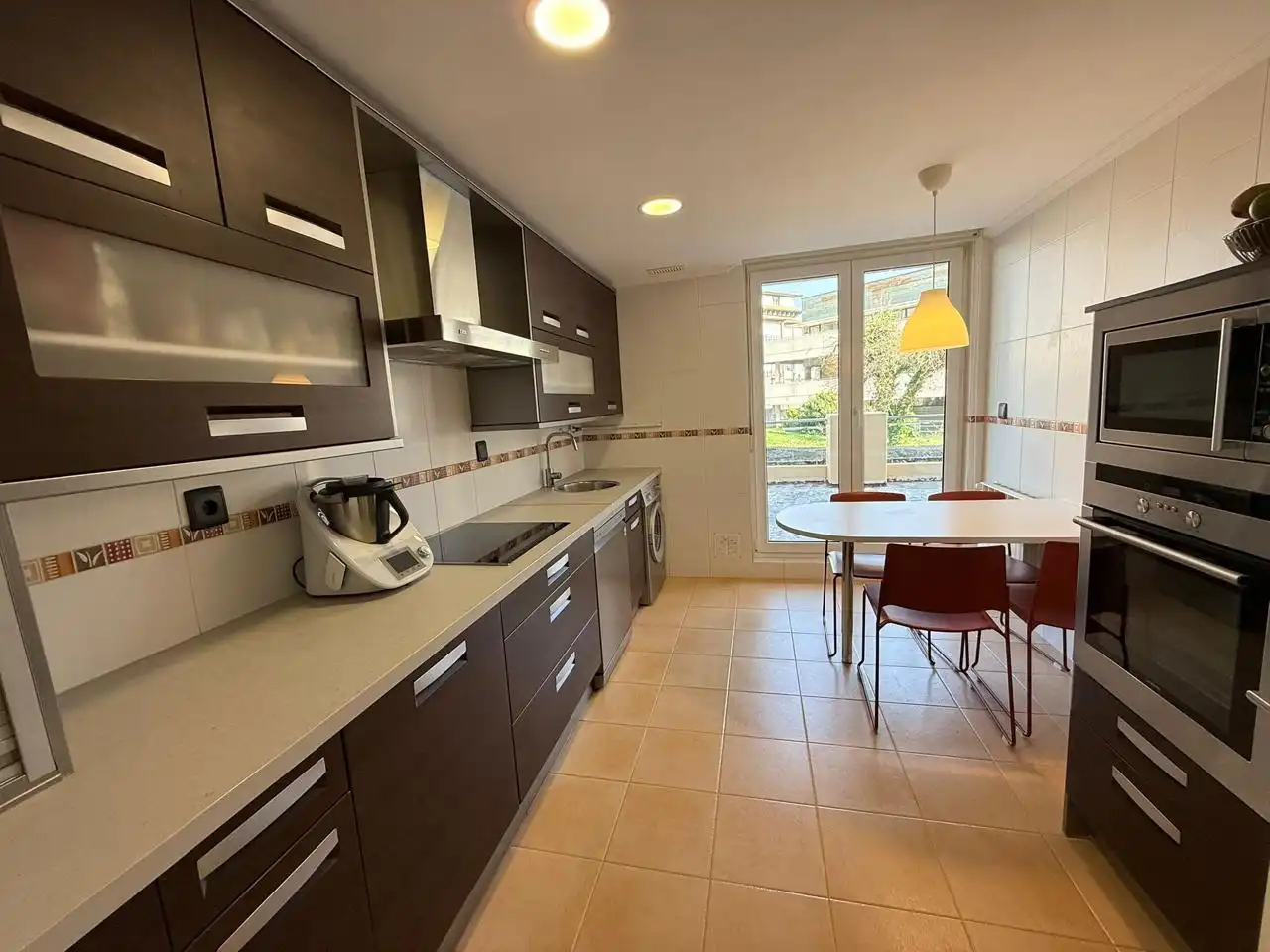 Küche von Erdgeschoss zum Verkauf in Castro-Urdiales mit Heizung, Terrasse und Abstellraum