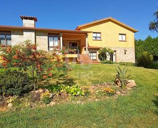 Jardí de Casa o xalet en venda en Sanxenxo amb Piscina