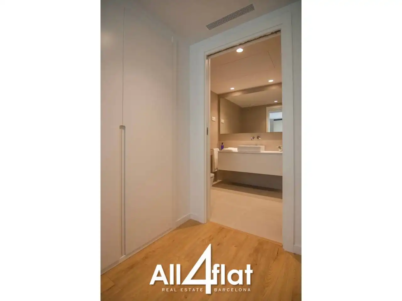 Flat for rent in Barcelona  with Air Conditioner, Heating and Furnished