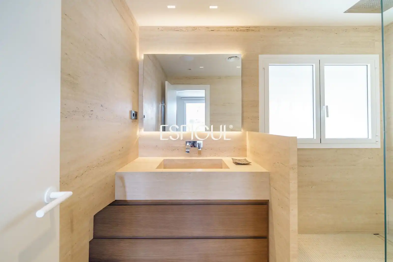 Bathroom of Attic for sale in Barcelona  with Air Conditioner, Heating and Parquet flooring