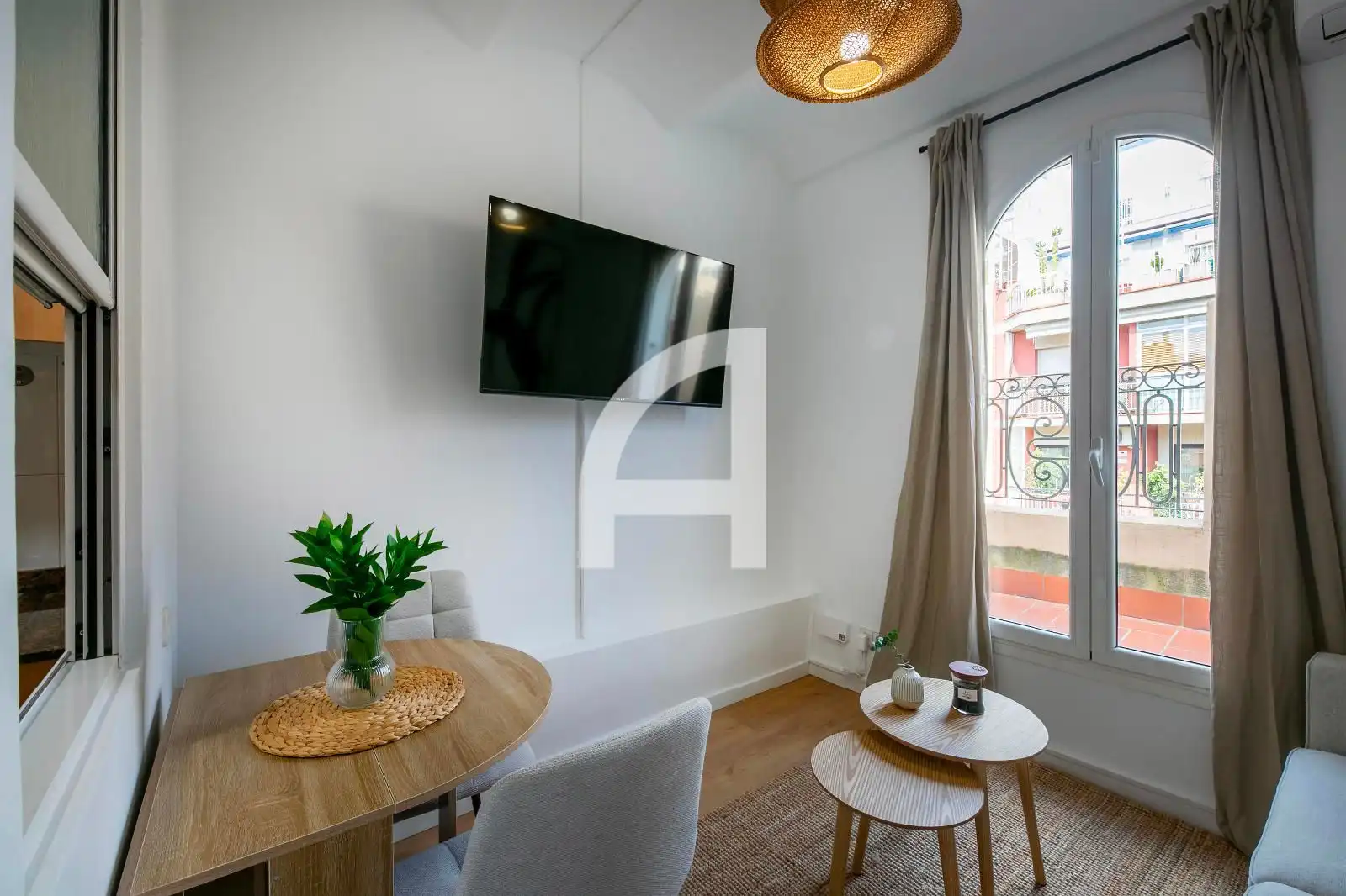 Flat with terrace to rent in Carrer de Santalo, imagen 3