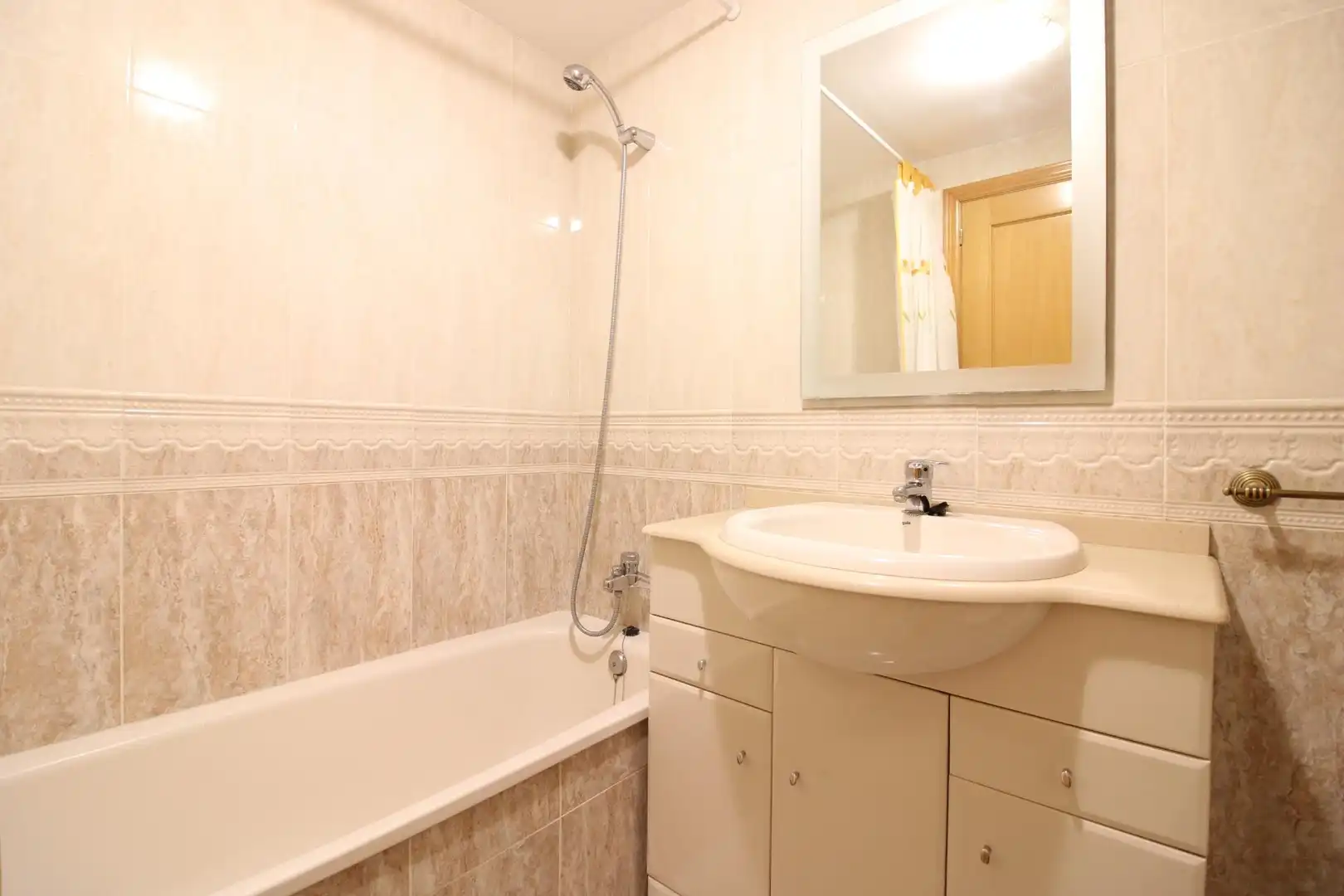 Baño de Piso en venta en Valencia con Aire acondicionado, Jardín privado y Piscina comunitaria