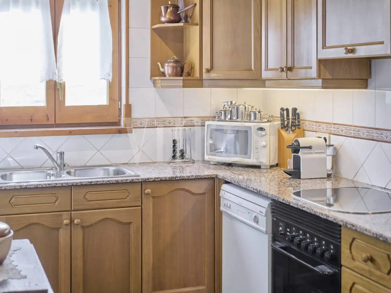 Cuina de Casa o xalet en venda en Fontanals de Cerdanya amb Calefacció, Jardí privat i Parquet