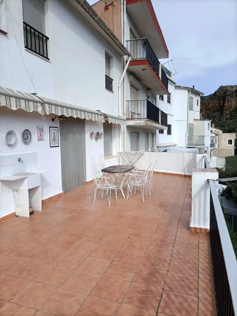 Terrassa de Casa o xalet en venda en Algimia de Almonacid amb Jardí privat, Terrassa i Moblat