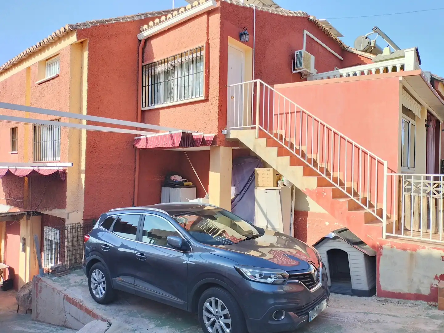 Vista exterior de Casa o xalet en venda en Alhaurín de la Torre amb Aire condicionat, Jardí privat i Piscina